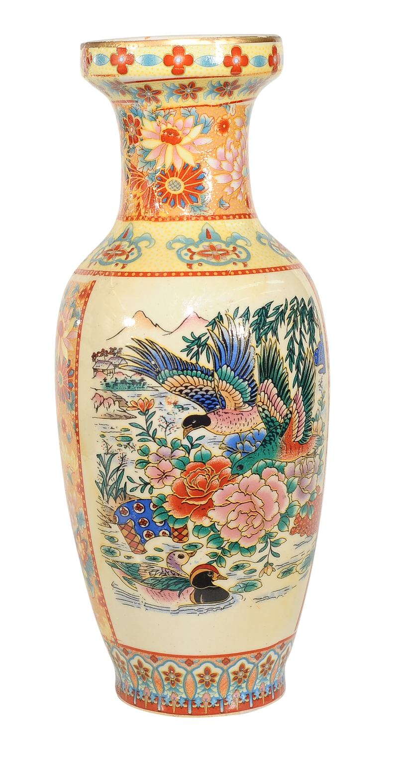 אגרטל גבוה מסוג פורצלן (חרסינה). סגנון אסייתי