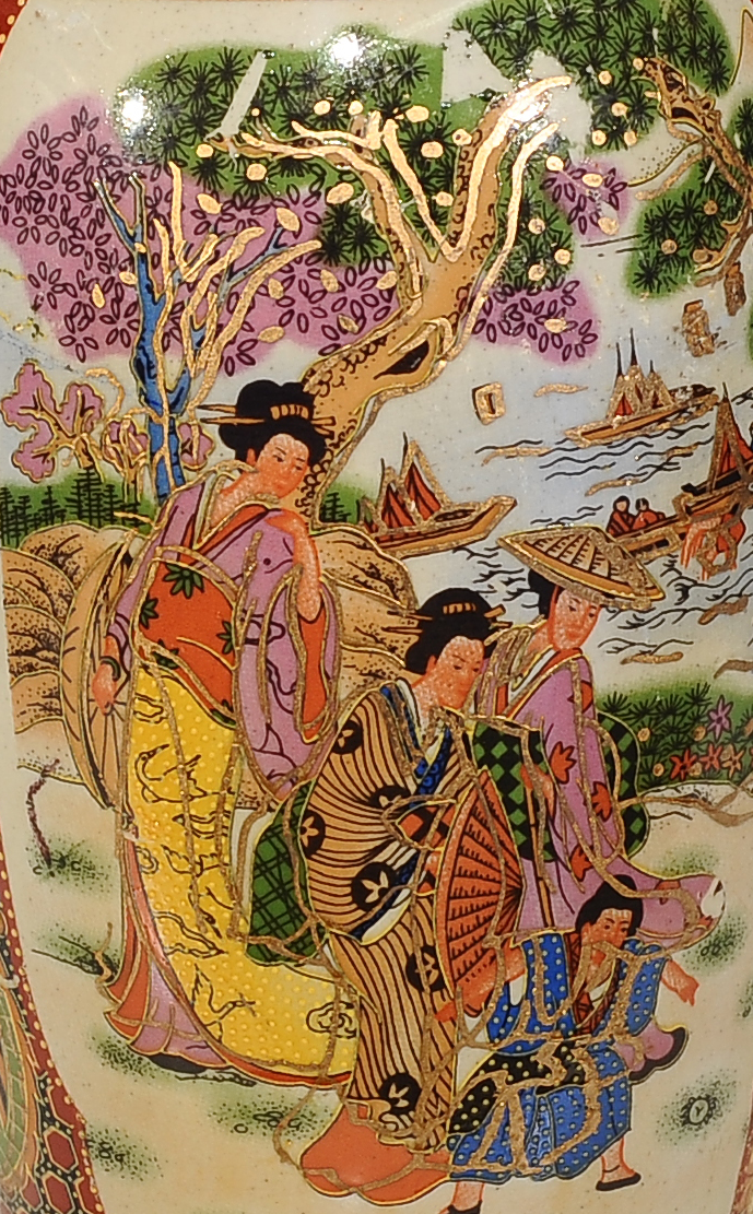 אגרטל גבוה מסוג פורצלן (חרסינה). סגנון אסייתי