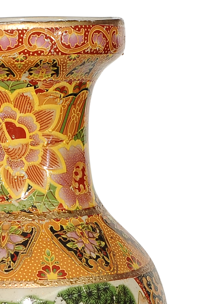 אגרטל גבוה מסוג פורצלן (חרסינה). סגנון אסייתי