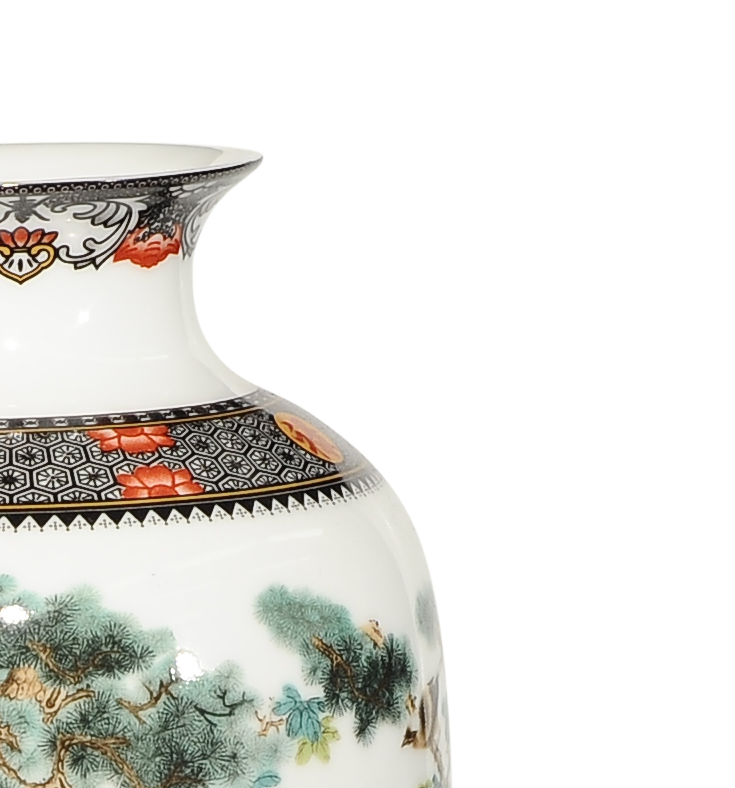 אגרטל גבוה מסוג פורצלן (חרסינה). בסיס צבע לבן. פרחונית. סגנון אסייתי